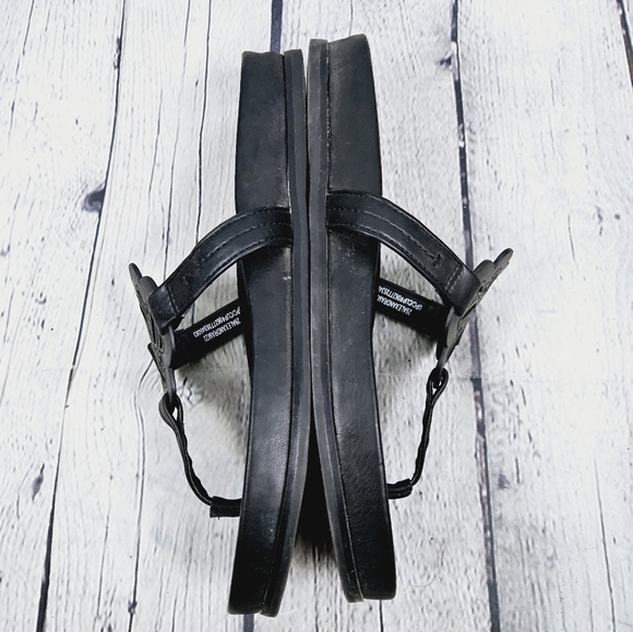 SAM & LIBBY | Alexandra medallion thong flipflop sandals - Picture 3 of 10